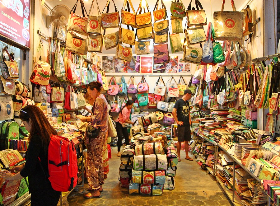 attraction-Shopping in Phnom Penh Night Market.jpg
